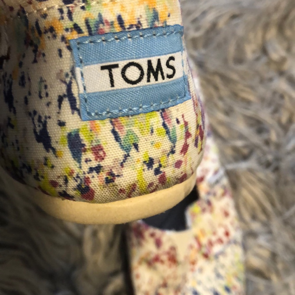 Toms - Picture 5 of 8
